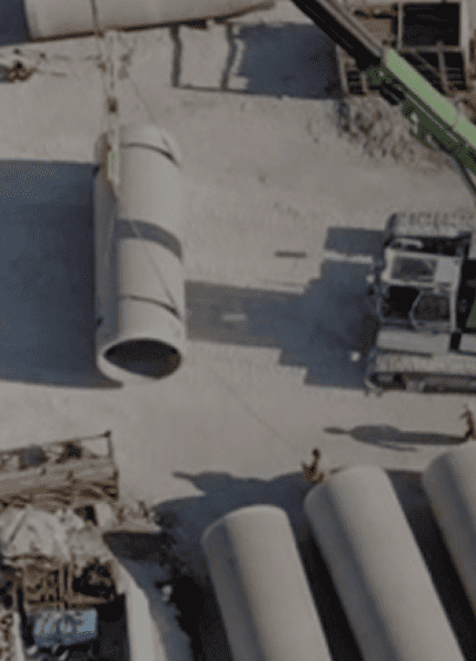 Cantiere con tubature in vista