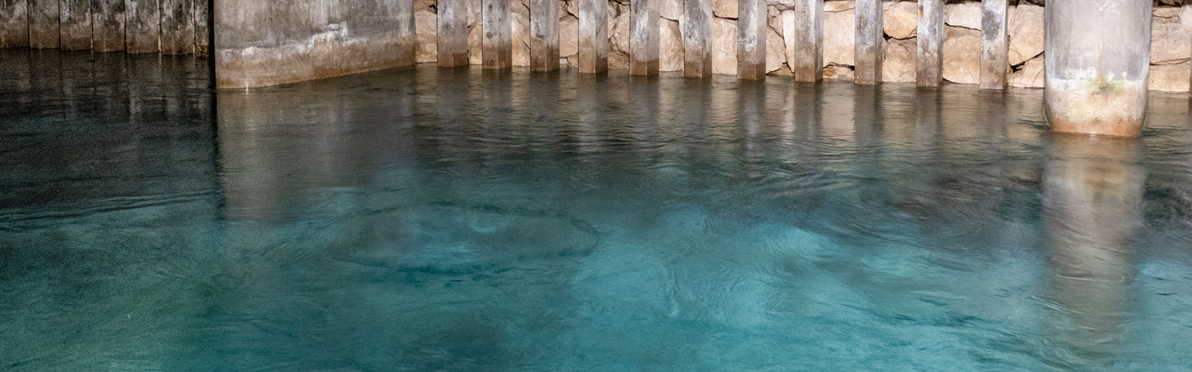 vasca di raccolta dell'acqua nell'infrastruttura acea dell'acquedotto del peschiera
